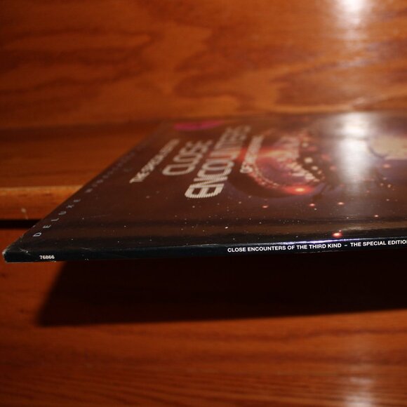 3/$118- CLOSE ENCOUNTERS OF THE THIRD KIND Deluxe Widescreen Special Laserdisc - Picture 6 of 6